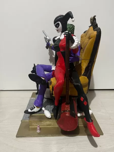 Joker and Harley Quinn Diorama - Image 2
