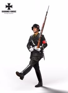 Soldat im Stechschritt LAH