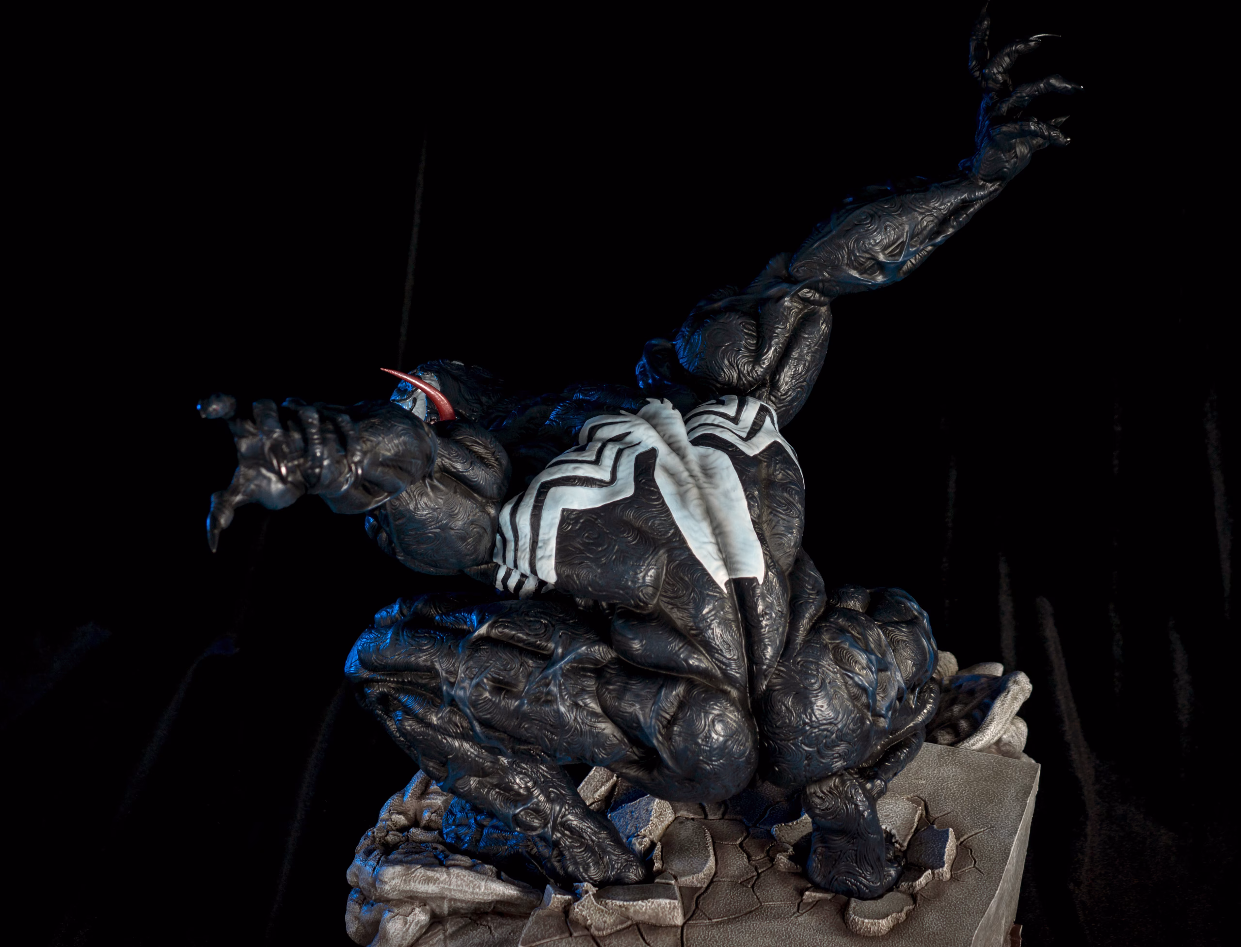 Venom - Image 7